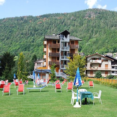 Hotel Derby Aprica Bagian luar foto