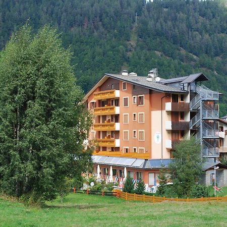 Hotel Derby Aprica Bagian luar foto