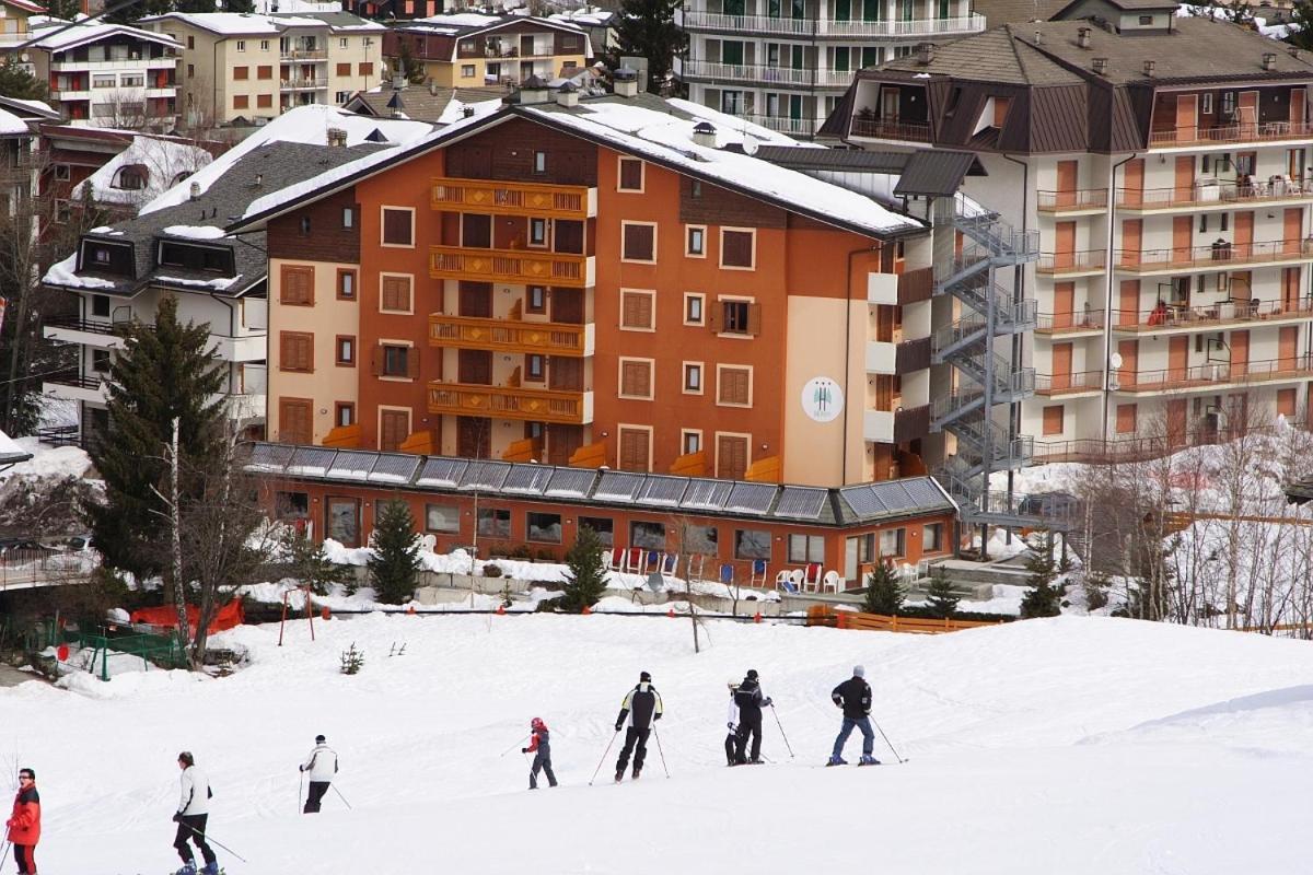 Hotel Derby Aprica Bagian luar foto