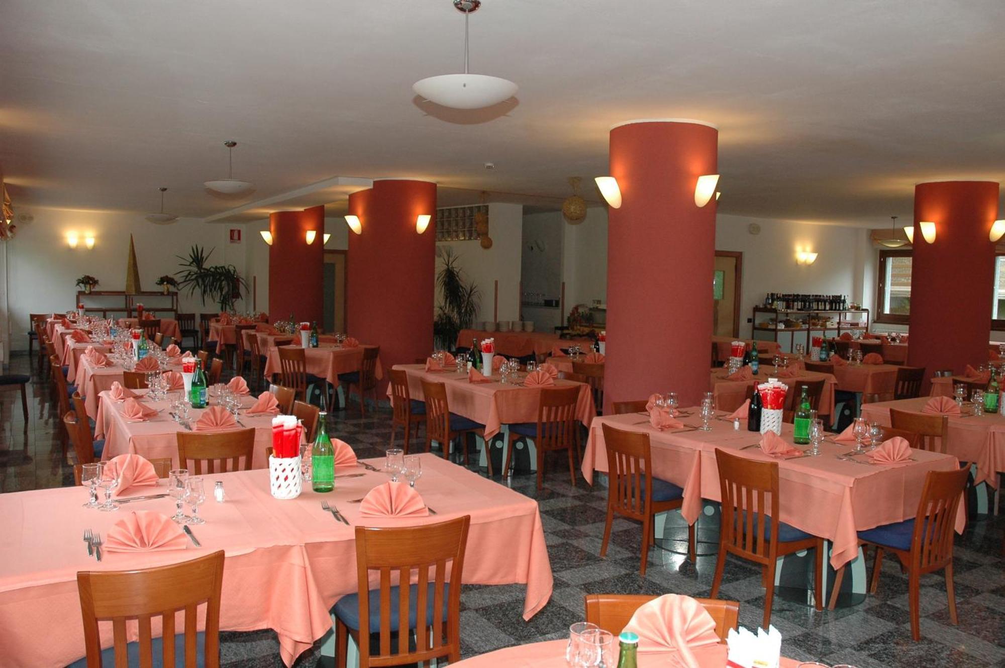 Hotel Derby Aprica Bagian luar foto