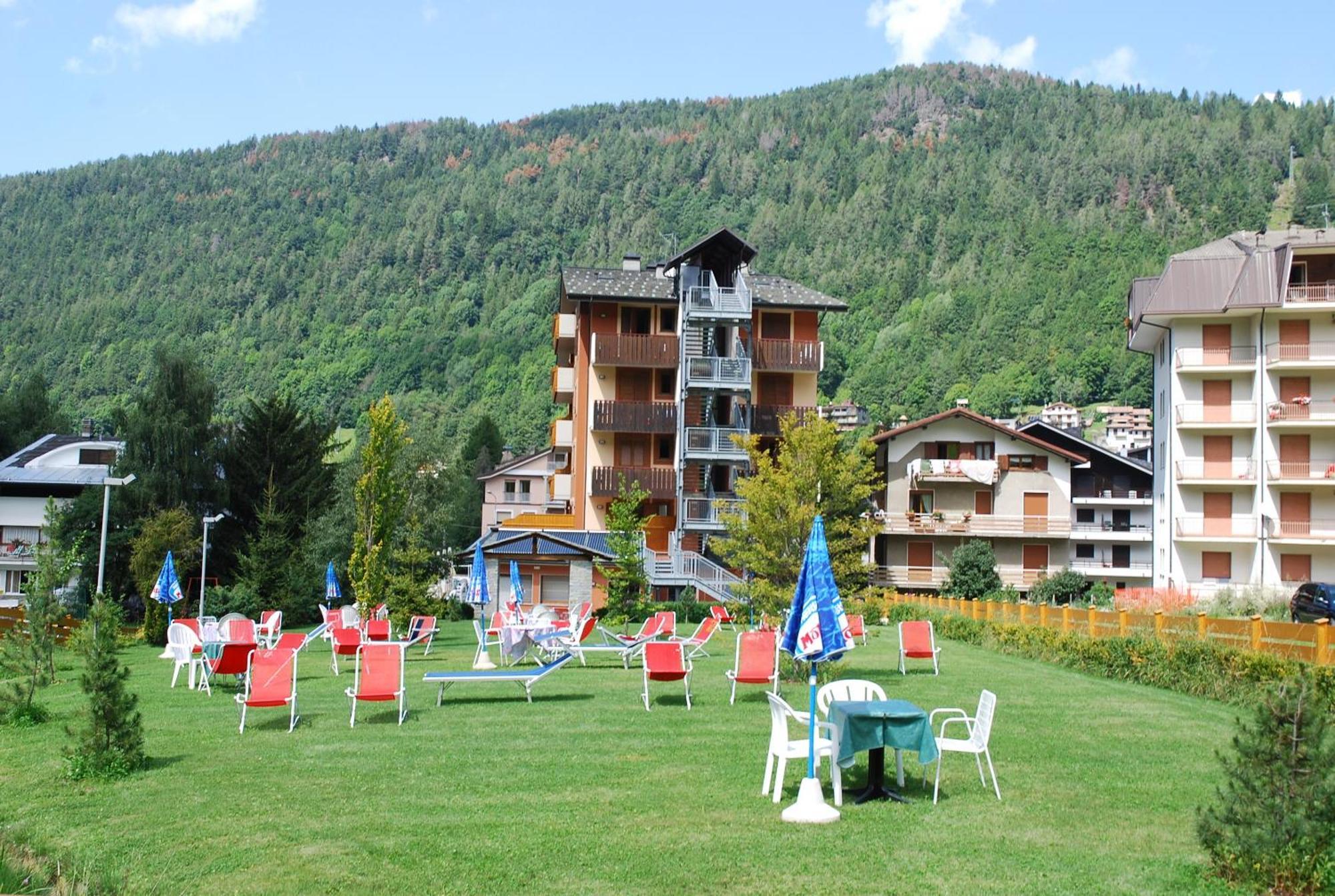 Hotel Derby Aprica Bagian luar foto